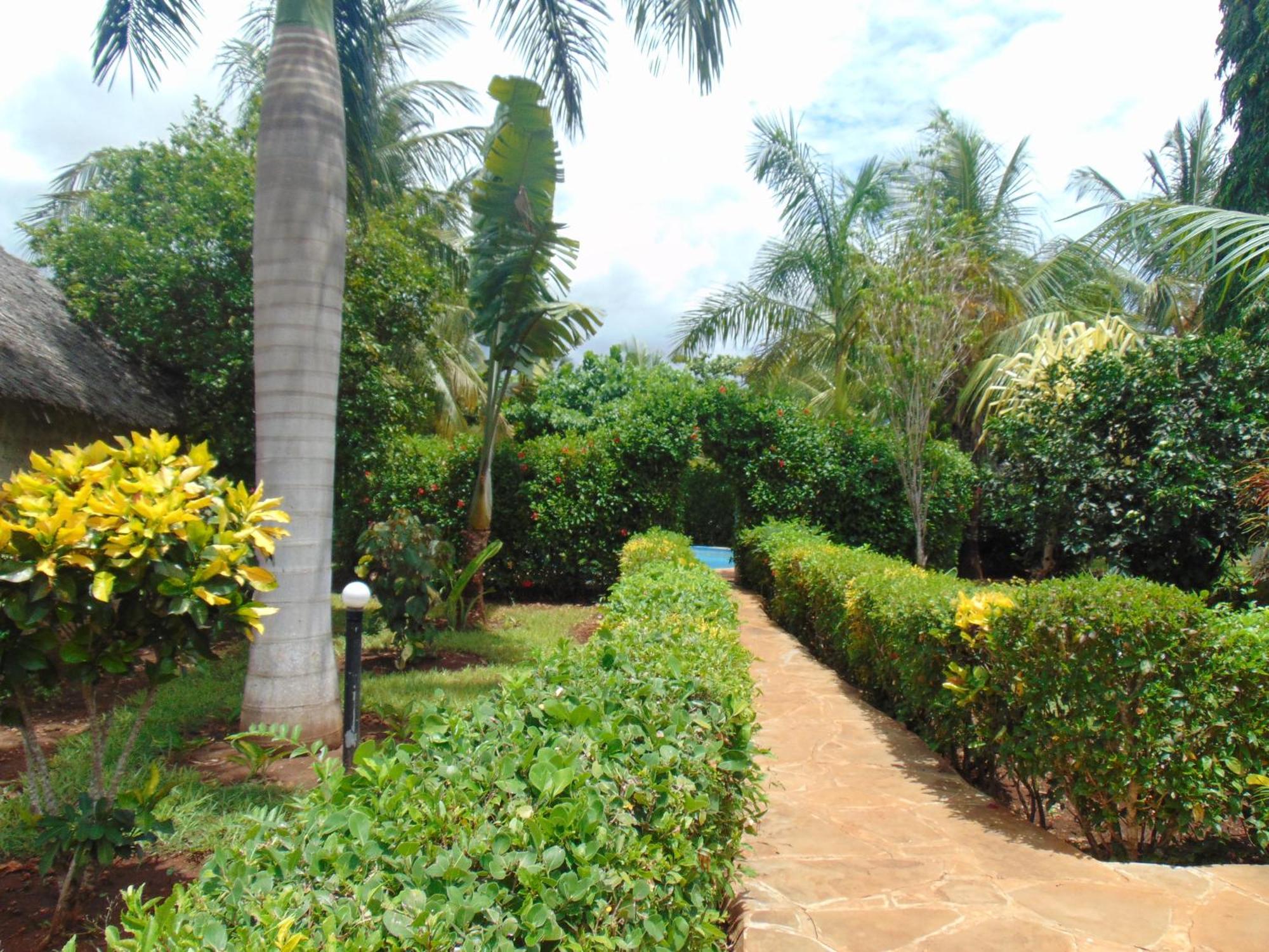 Villas Dora And Holly Diani Beach Exterior photo