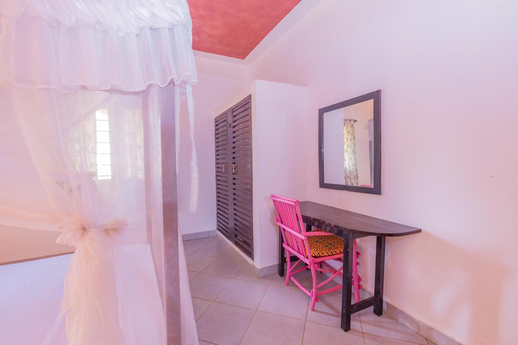 Villas Dora And Holly Diani Beach Exterior photo