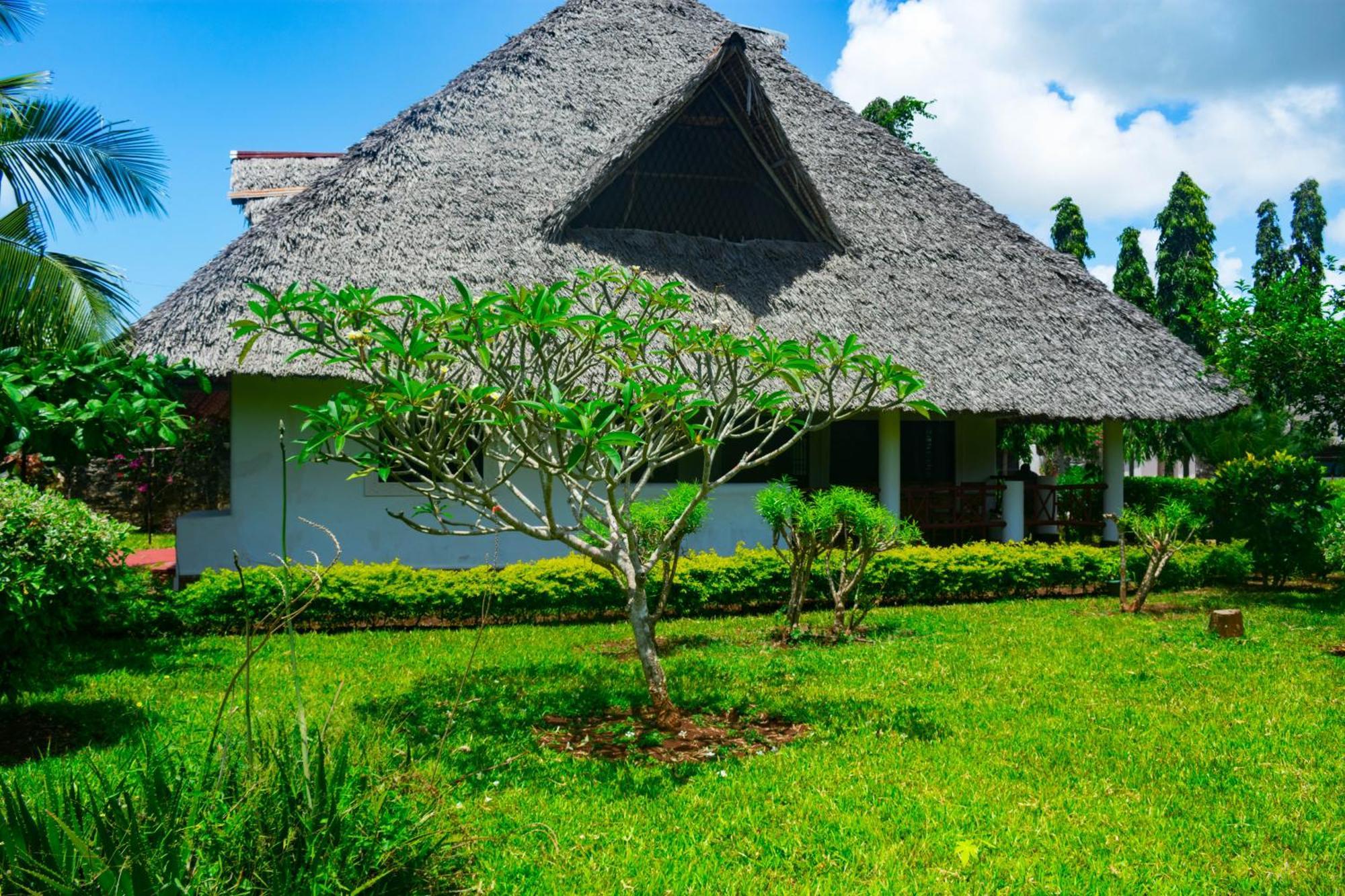 Villas Dora And Holly Diani Beach Exterior photo